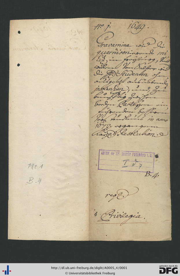 Ein aufgeschlagenes Buch mit handgeschriebener Text, wahrscheinlich ein Dokument aus der Bundesrepublik Deutschland, mit Wasserzeichen am unteren Rand.