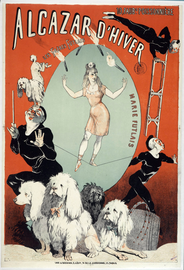 Ein altes Zirkusplakat, das eine Frau umgeben von verschiedenen Tieren, darunter Hunden, zeigt, mit Text, der das Alcazar d'Hiver Zirkus in Paris, Frankreich, bewirbt.