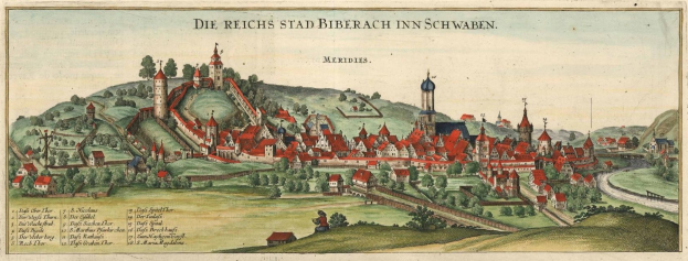 Alte Stadtansicht von Biberach in Schwaben mit einem zentralen Schloss, umgeben von Häusern, Bäumen, Hügeln und Himmel, mit der Aufschrift "Die Reichs Stad Biberach Inn Schwaben" oben und unten.