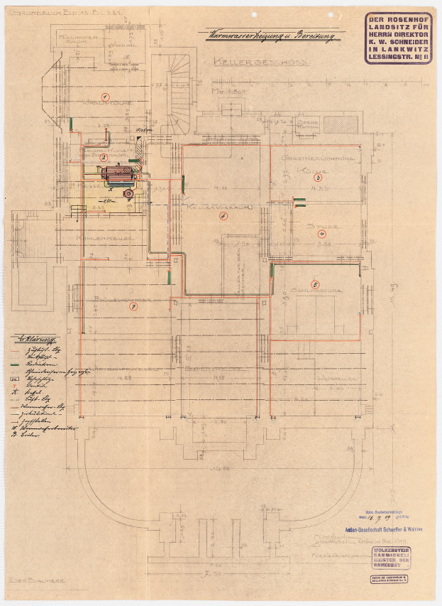 Ein detailliertes architektonisches Zeichnung des Rosenhof-Krankenhauses in Hamburg, Deutschland, das ein Gebäude mit zahlreichen Drähten und Text zeigt, der den Aufbau beschreibt, einschließlich Räumen, Fluren und anderen Merkmalen.