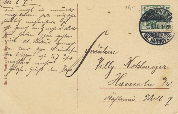 Eine alte Postkarte mit einem Stempel in der oberen rechten Ecke, adressiert an Hannover, Deutschland, mit handgeschriebenem Text auf der Vorderseite.