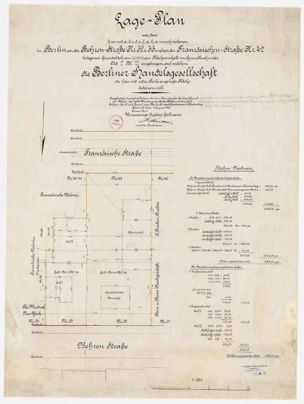Altes Dokument mit handgezeichneter Grundrissplan, betitelt "Berliner Handelagellachaft", mit Text und Stempel links im Rand.