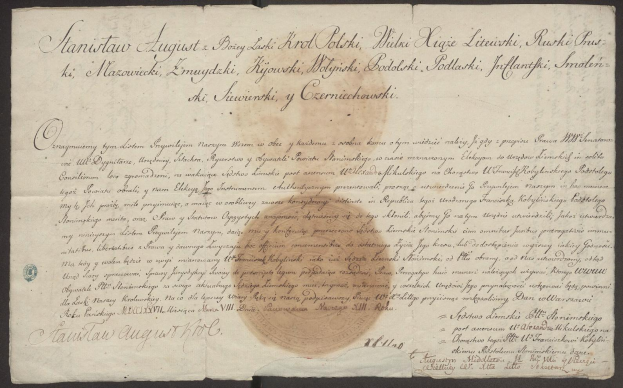 Ein altes Dokument mit schwarzem Hintergrund und goldenem Siegel, datiert auf den 7. August 1815, mit einem Brief des Präsidenten von Polen an seine Frau, mit schwarzer Tinte geschrieben und einem kreisrunden goldenen Siegelrand.