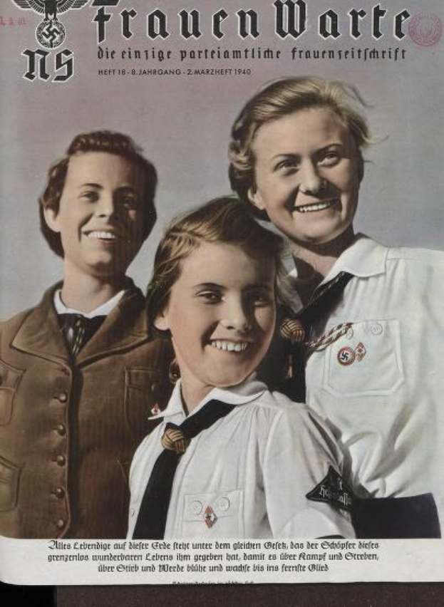 Ein altes deutsches Magazin namens "Frauenwarte" mit einem Coverfoto eines grinsenden Mannes und zweier Frauen und dem Text "Deutscher Weltkrieg II".