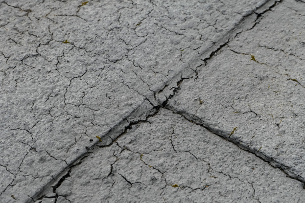 Neues Verbundmaterial zur Langzeitstabilisierung von Straßenoberflächen