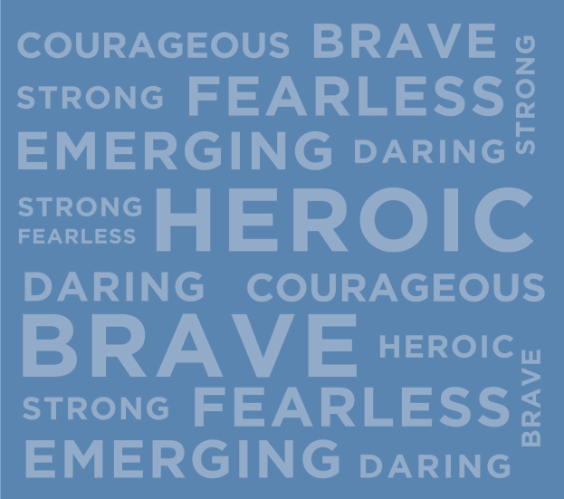 Blauer Hintergrund mit weißer Schrift, die die Wörter "mutig", "stark", "furchtlos", "heldenhaft", "kühn" und "mutig" in einer inspirierenden Anordnung wiederholt.
