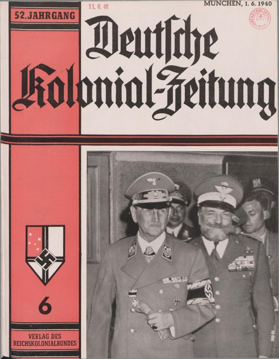 Buch mit dem Titel "Deutsches Kolonial-Feitung" vom 11/1940 mit einem Bild von Adolf Hitler auf dem Cover, gehalten von einer Person umgeben von anderen mit Mützen.